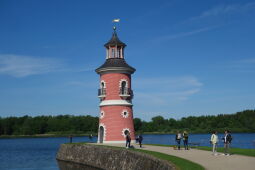 Der Leuchtturm am Moritzburger Großteich bei Moritzburg.