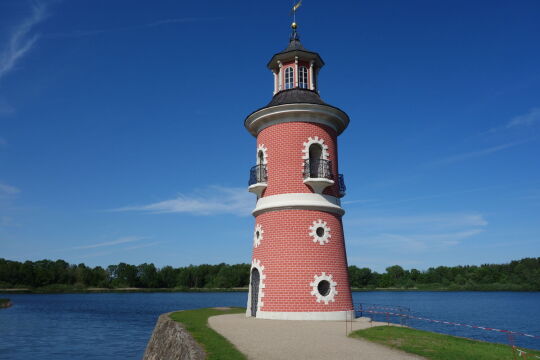 Der Leuchtturm am Moritzburger Großteich bei Moritzburg.