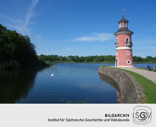 Der Leuchtturm am Moritzburger Großteich bei Moritzburg.