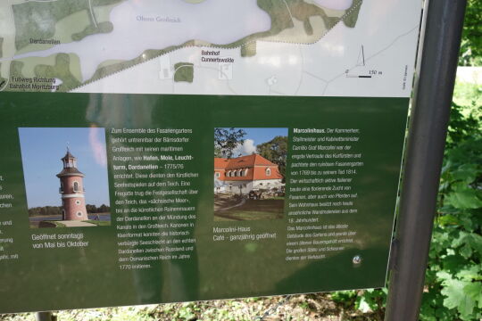 Infotafel zur Geschichte der Fasanerie und des Leuchtturms am Moritzburger Großteich bei Moritzburg.