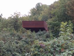 Die Aussichtsplattform Hafenwächter am Elberadweg zur Schlossbrücke in Riesa.