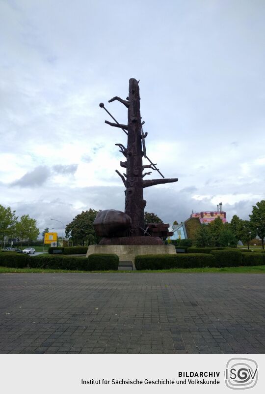 Die Skulptur Elbquelle von Jörg Immendorff in Riesa.