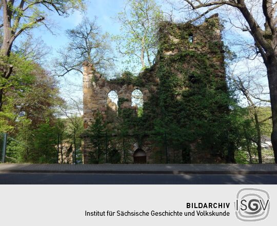 Die künstliche Ruine im Hanggarten an der Gattersburg in Grimma.