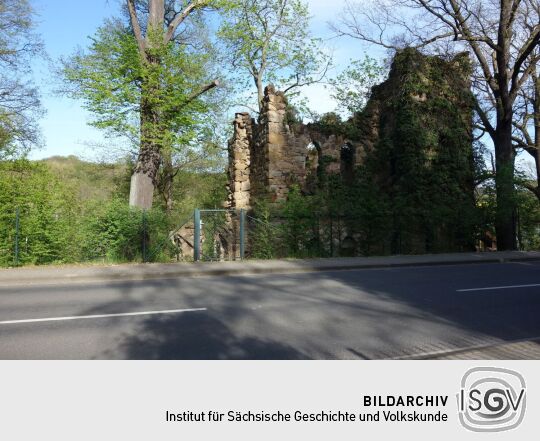 Die künstliche Ruine im Hanggarten an der Gattersburg in Grimma.