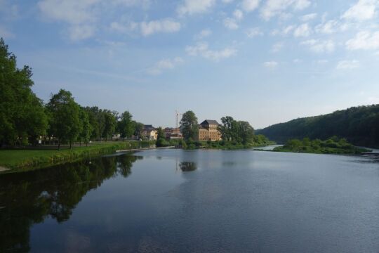 Blick an der Mulde entlang zur Großmühle in Grimma.