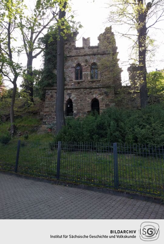 Die künstliche Ruine im Hanggarten an der Gattersburg in Grimma.
