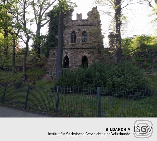 Die künstliche Ruine im Hanggarten an der Gattersburg in Grimma.