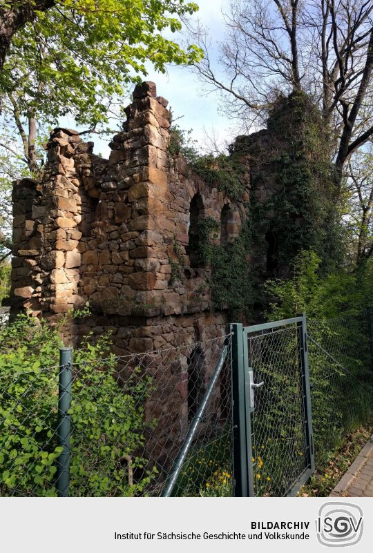 Die künstliche Ruine im Hanggarten an der Gattersburg in Grimma.