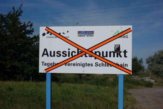 Am ehemaligen Aussichtspunkt Tagebau Vereinigtes Schleenhain bei Deutzen.