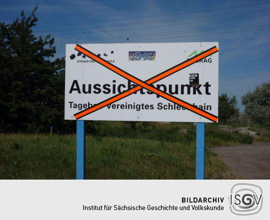 Am ehemaligen Aussichtspunkt Tagebau Vereinigtes Schleenhain bei Deutzen.