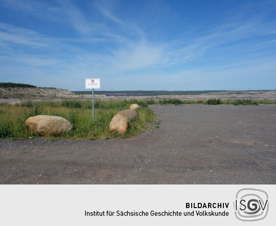 Am ehemaligen Aussichtspunkt Tagebau Vereinigtes Schleenhain bei Deutzen.