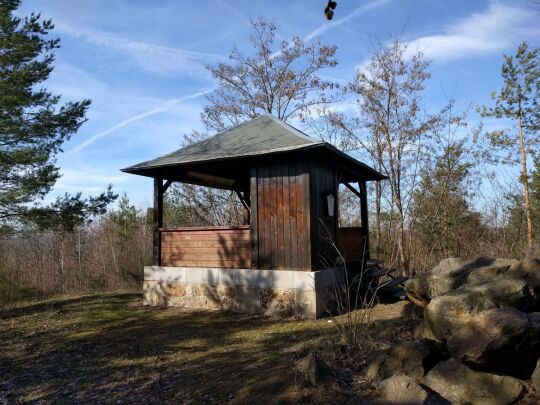 Die Schutzhütte auf dem Aussichtspunkt Fuchsberg in Weinböhla.