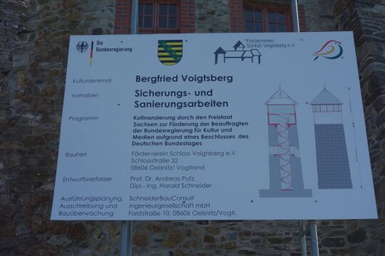 Infotafel am Bergfried von Schloß Voigtsberg in Oelsnitz/Vogtl.-Voigtsberg.