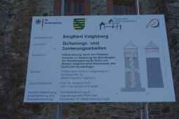 Infotafel am Bergfried von Schloß Voigtsberg in Oelsnitz/Vogtl.-Voigtsberg.