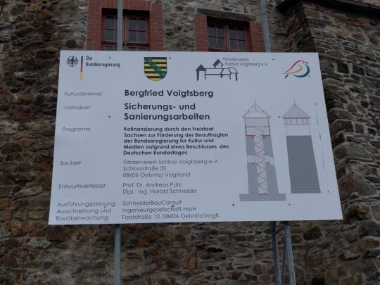Infotafel am Bergfried von Schloß Voigtsberg in Oelsnitz/Vogtl.-Voigtsberg.