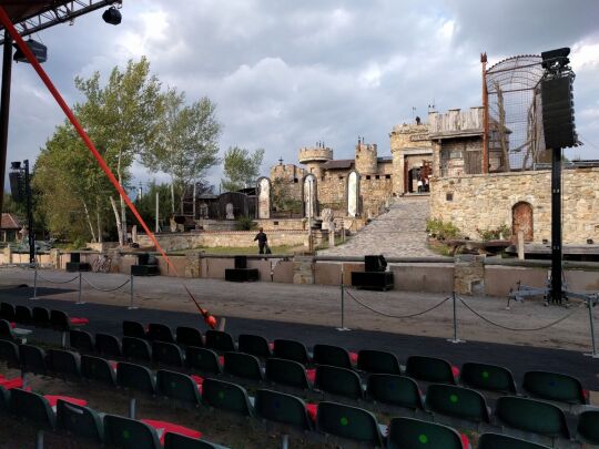 Die Jacubzburg in Mortka (Gemeinde Lohsa) – eine Freizeitanlage in mittelalterlicher Optik mit Übernachtungsmöglichkeiten im Lausitzer Seenland.