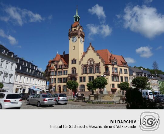 Das Rathaus in Waldheim vom Markt aus gesehen.