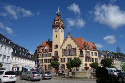 Bild: Das Rathaus in Waldheim vom Markt aus gesehen.