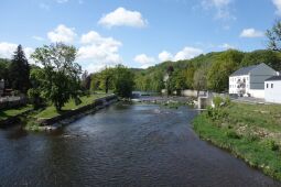 Bild: Die Zschopau von der Brücke in Waldheim flussaufwärts.