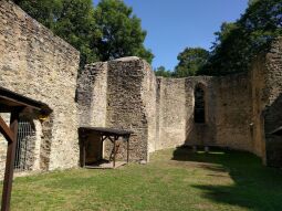 Bild: Die Ruinen auf dem Burgstein bei Krebes.