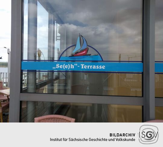 Fenstergestaltung auf der Ebene der Aussichtsplattform auf dem Pavillon KAP ZWENKAU.