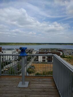 Blick in Richtung Hafen Zwenkau von der Aussichtsplattform auf dem Pavillon KAP ZWENKAU.