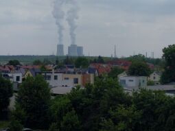 Blick in Richtung Kraftwerk Lippendorf von der Aussichtsplattform auf dem Pavillon KAP ZWENKAU.