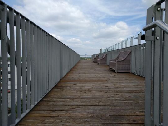Die Aussichtsterrasse auf dem Pavillon KAP ZWENKAU.