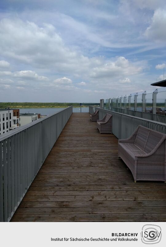 Die Aussichtsterrasse auf dem Pavillon KAP ZWENKAU.