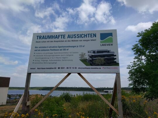 Infotafel zur Neubebauung  des Geländes am Zwenkauer Hafen.