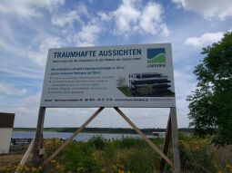 Infotafel zur Neubebauung  des Geländes am Zwenkauer Hafen.