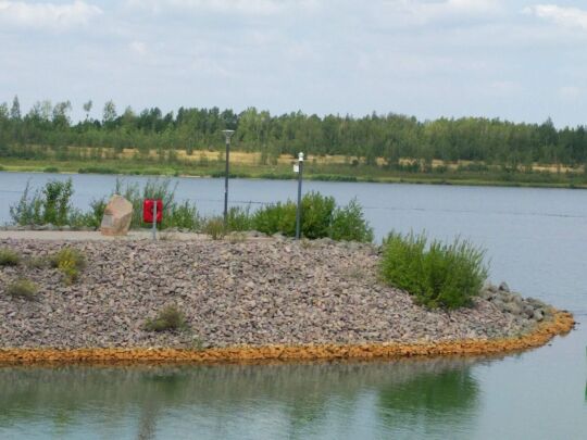 Blick auf die westliche Mole des Hafens Zwenkau.