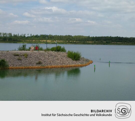 Blick auf die westliche Mole des Hafens Zwenkau.