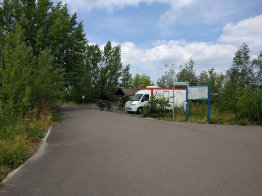 Imbiss am Aussichtspunkt Zitzschen am Zwenkauer See.