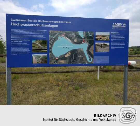 Infotafel am Aussichtspunkt Zitzschen am Zwenkauer See.