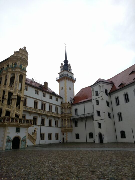 Im Innenhof von Schloss Hartenfels in Torgau.