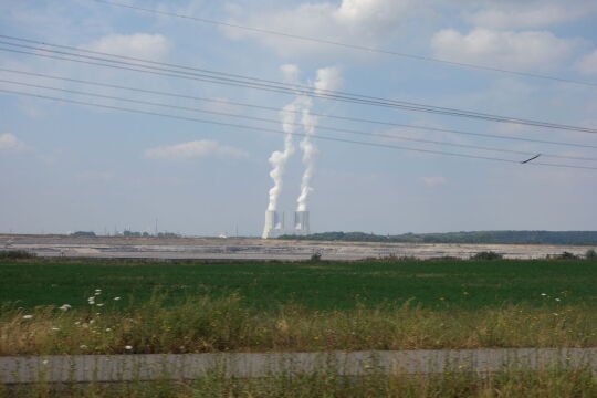 Blick zum Braunkohlekraftwerk Lippendorf.