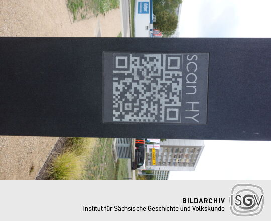 Erinnerungsmal an die pogromartigen Ereignisse im Herbst 1991 im Stadtzentrum von Hoyerswerda.