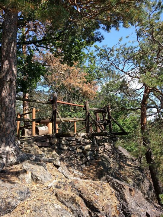 Der Aussichtspunkt Teufelskanzel an der Großen Striegis.