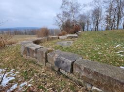 Bild: Das Aussichtsplateau auf dem Bezelberg in Neustadt im Vogtland.
