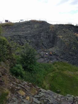Der Basaltaufschluss auf dem Hirtstein bei Marienberg-Satzung.