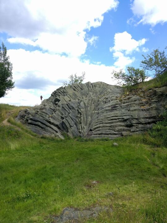 Der Basaltaufschluss auf dem Hirtstein bei Marienberg-Satzung.