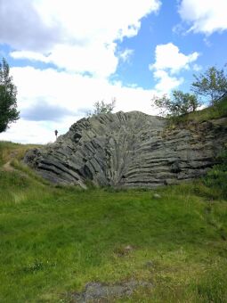 Der Basaltaufschluss auf dem Hirtstein bei Marienberg-Satzung.
