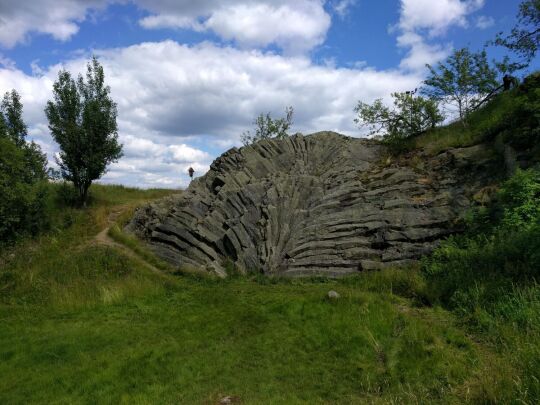 Der Basaltaufschluss auf dem Hirtstein bei Marienberg-Satzung.