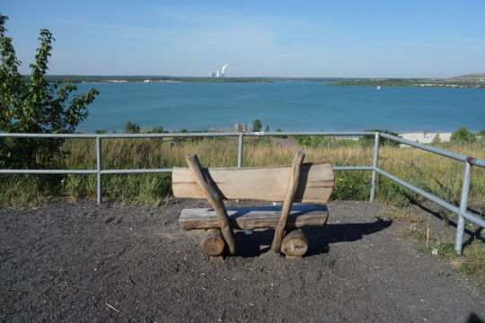 Der Aussichtspunkt mit Ruhebank in Störmthal.