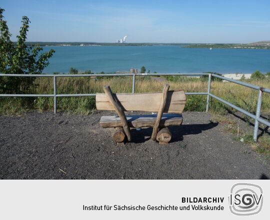 Der Aussichtspunkt mit Ruhebank in Störmthal.