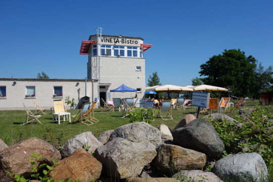 Das Vineta-Bistro im ehemaligen Dispatcherturm des Braunkohletagebaus.
