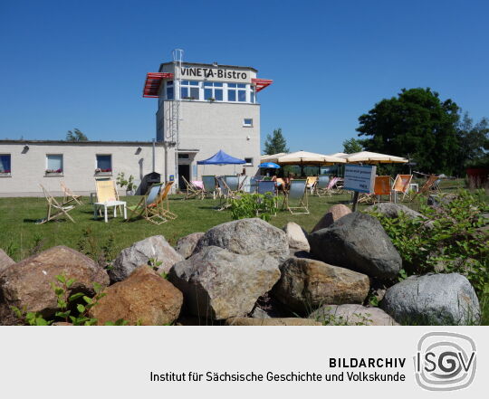 Das Vineta-Bistro im ehemaligen Dispatcherturm des Braunkohletagebaus.