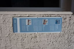 Bild: Infotafel am ehemaligen Dispatcherturm des Braunkohletagebaus.