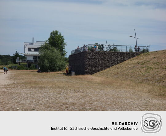 Aussichtsplattform am Ostufer des Cospudener Sees.